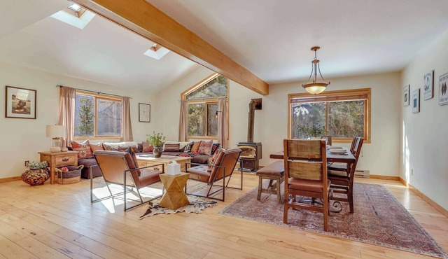 Elv Haus - Half acre Escape Htub/Pets/Office