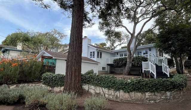 Enchanting Golden Rectangle Cottage with Fantastic Location & Filtered Sea Views
