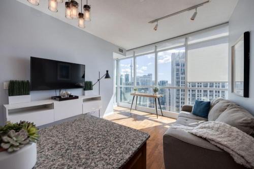 Ent District 3 Bedroom 2Bath Parking CN Tower