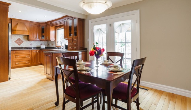Entertain & Make Memories 4 Bed, 3 bath, backyard!
