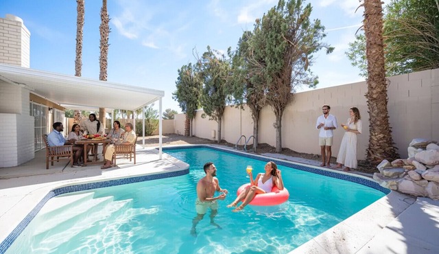 Entire House With Heatable Pool Close to Strip!
