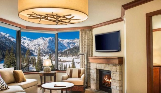 Everline Resort & Spa Fireplace Suite Valley View