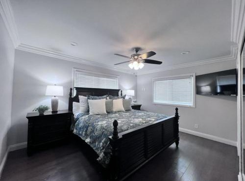 Fabulous 6 bedroom (3 master suites), 4 bath pool w/Jacuzzi home