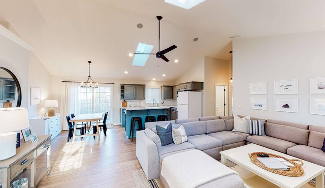 Family Friendly Beach Home with High Speed WiFi Gas Fireplace and Washer Dryer