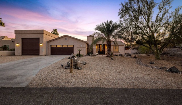 FIVE BEDROOM PRIVATE HOME w/POOL AND AMAZING VIEWS!