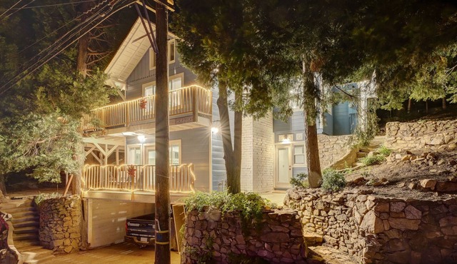 Forest Getaway with Plenty Parking