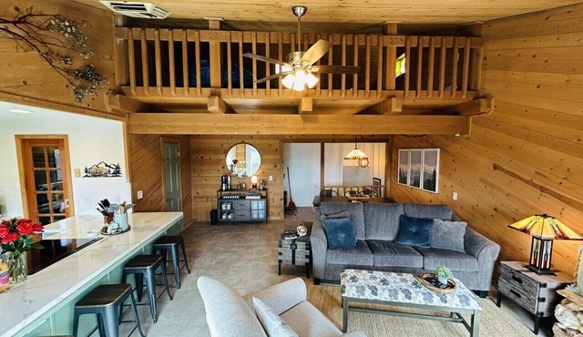 Forest Ridge Cabin - Pet Friendly - Sleeps 10