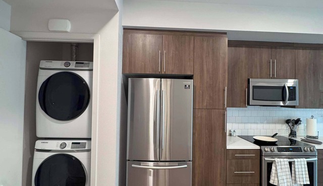 Fully Furnished 1BR Downtown w/Wi-Fi Parking