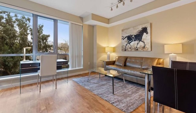 Fully Furnished 1BR nr Airport | AC, Wifi, Full Kitchen w/Dining