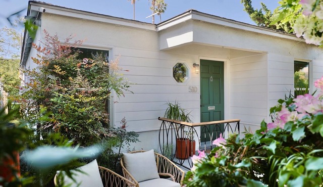Fully remodeled charming 2Bed+ 2Bath Bungalow in iconic Venice Beach.