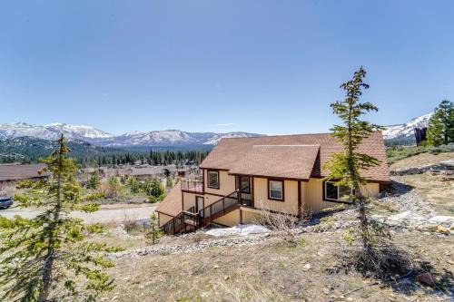 Furnished Deck + Gas Grill: South Lake Tahoe Home!