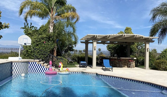 Garden House with swimming pool