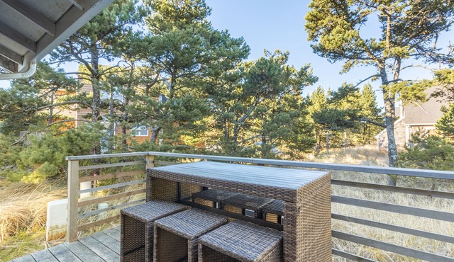 Gated Community Home, short walk to the beach or enjoy the bbq on the deck