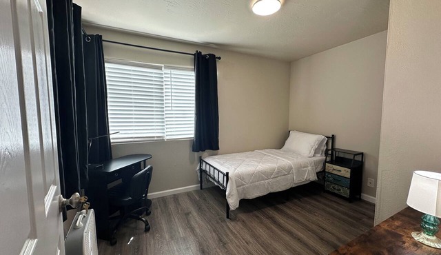 Gateway to Napa & SF: Charming 2-Bedroom Vallejo Apt