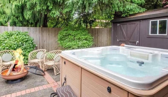 Gingerbread Haus by Manzanita Beach Getaway: Fenced Yard, Hot Tub, Near Beach