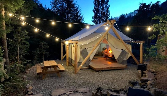 Glamping! Luxury Tent Explorer in Idleyld Park, OR