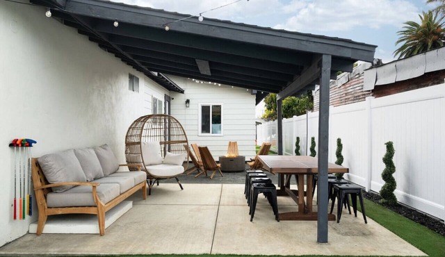 *Golden Getaway* 5 Beds/8 Minutes to downtown