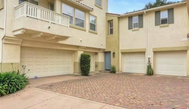 Gorgeous 3-bedroom townhome in Carlsbad near the beach