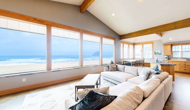 Gorgeous oceanfront home with incredible views of Haystack Rock dog friendly