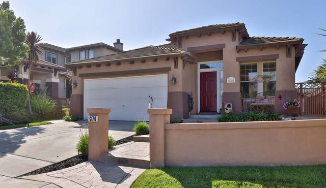 Gorgeous single family home in Award Winning Eastlake Greens!