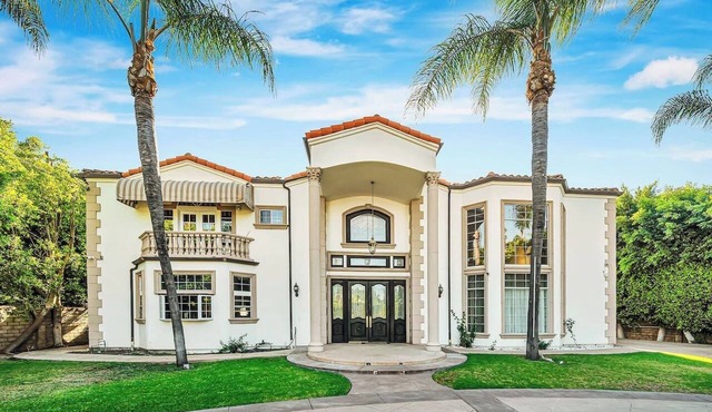 Grand Mediterranean House W/Pool, Spa & Slide!