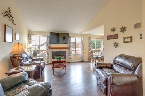 Grill, Fireplace & Fenced-In Yard: Thornton Home!