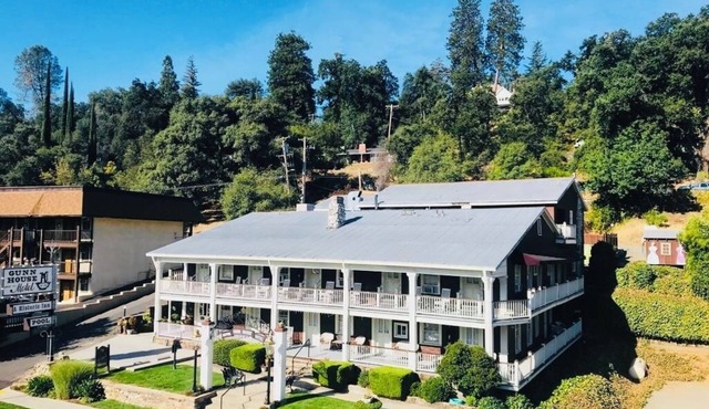 Gunn House Hotel