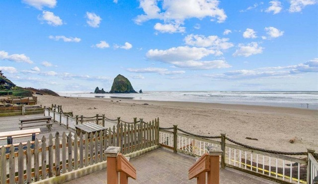 Hayven - Stunning Ocean Front Home!