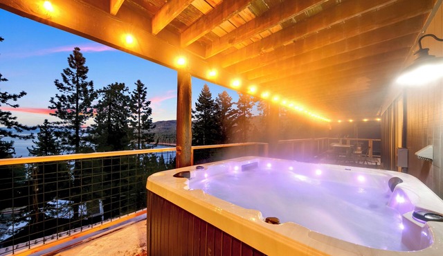 Heavenly lakeview home with hot tub and large kitchen Luxe42