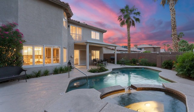Henderson Hideaway: Poolside Retreat for 12 Guests in a Spacious Home!