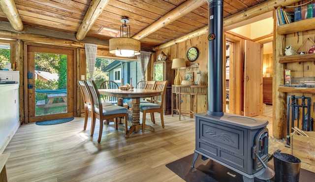 Hike to the Coast! Log Cabin on 5 Acres in Bandon