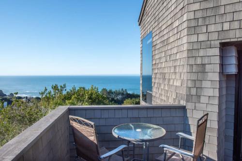 Hillside Family Home for 10 With Panoramic Ocean Views