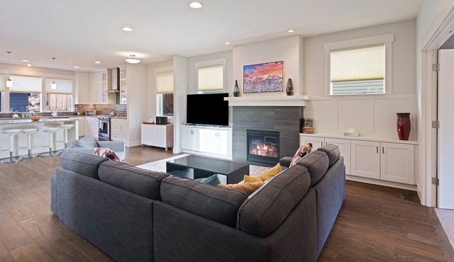 Hillside Haven - Bend's West Side, Work-from-Home Office, New, Modern, Light, Bright