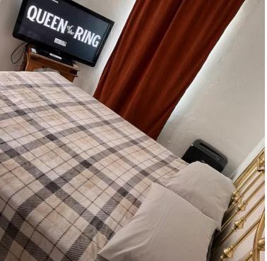 Historical cozy blue apt in the heart of downtown