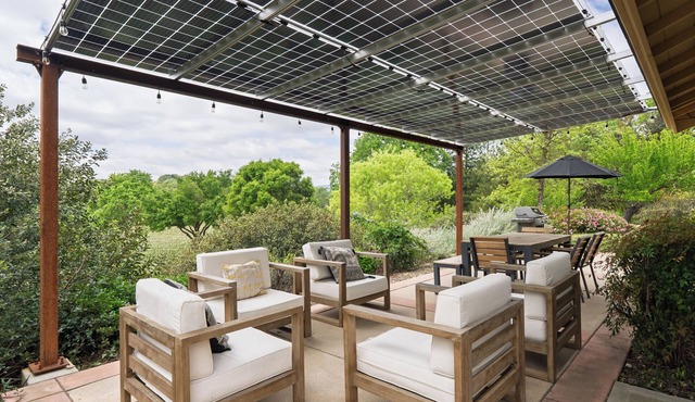 Hive Vista @Castoro | Vineyard View Stay + EV