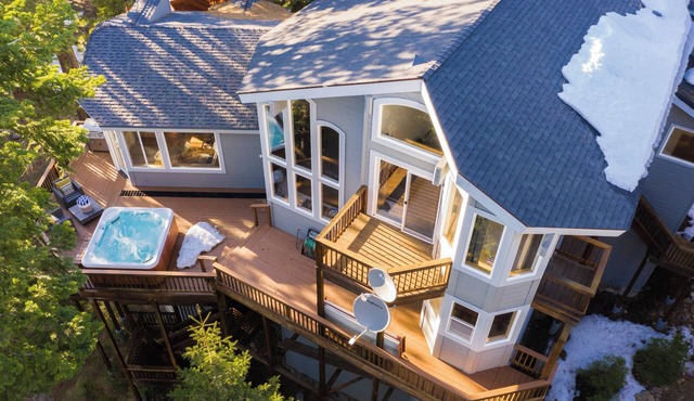 Hot Tub, Firepit, Game Room, Deck, Mins to Lake + Truckee | Sparrow by AvantStay