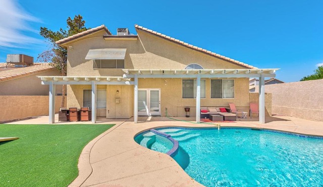 Incredible Home up to 12 guests, with pool