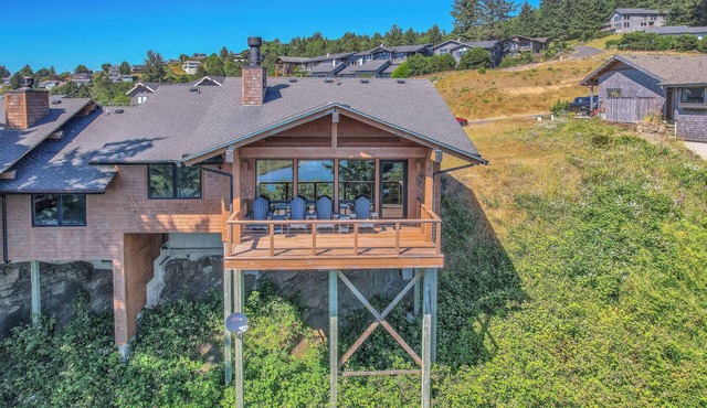 Incredible Ocean/Esturary Views, Large Covered Deck, Community Pool and Hot Tub