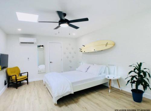 Intimate well appointed Studio w Pool