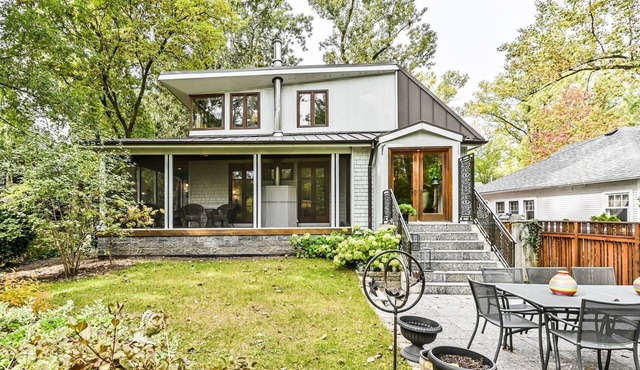 John's Island House on Toronto Island, just minutes from Downtown Toronto