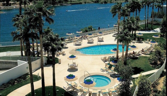 King Bed at Golden Nugget Laughlin! Outdoor Pool, Pets Allowed!