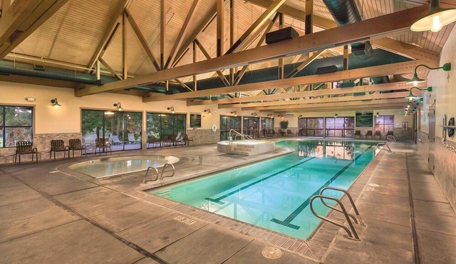 Klamath Falls | Golf Retreat | Pool + Golf | 2BR
