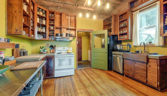 Klamath Falls Vacation Rental < 1 Mi to Downtown!
