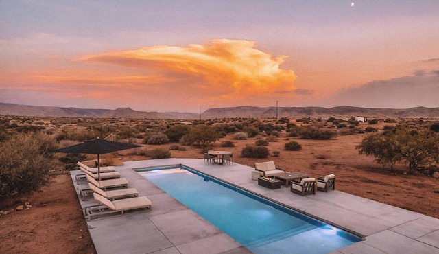 La Grange 10-Acres, Pool, Spa, Western Luxury