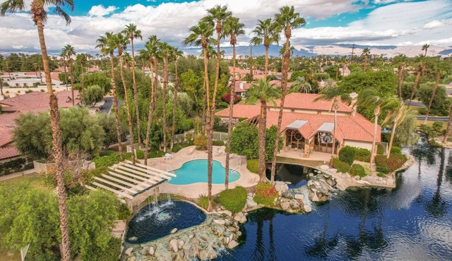 Lake view, steps to the pool, resort in Palm Desert.
