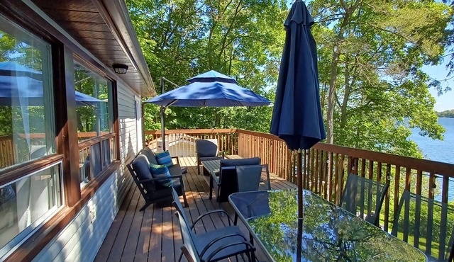 Lakeside cottage in beautiful Prince Edward County
