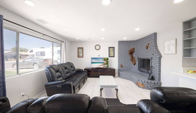 Lakeside Gem Getaway | Sleeps 10, 3 mi from Lake