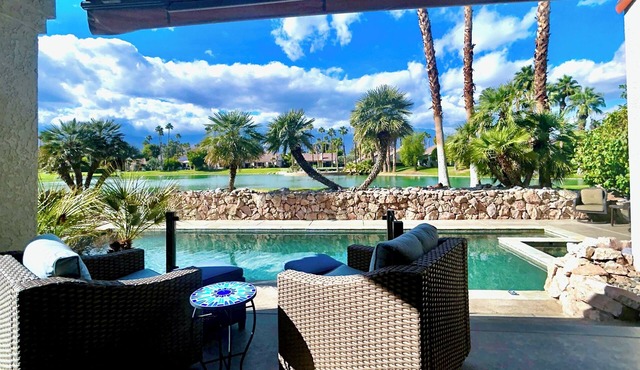 LAKEVIEW RETREAT: 2 lg En-Suite Master Bedrooms, Private Pool, Hot Tubs! Managed by Greenday!