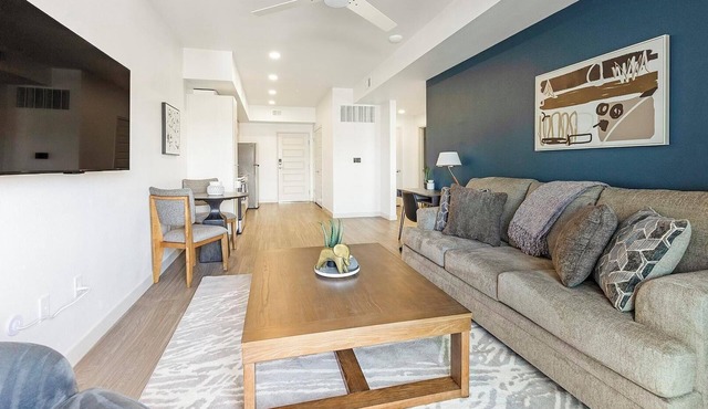 Landing | Chic 1BD, Pool, Gym