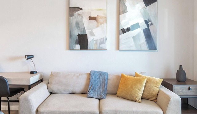 Landing | Chic 2BD, Rooftop Lounge, Pool